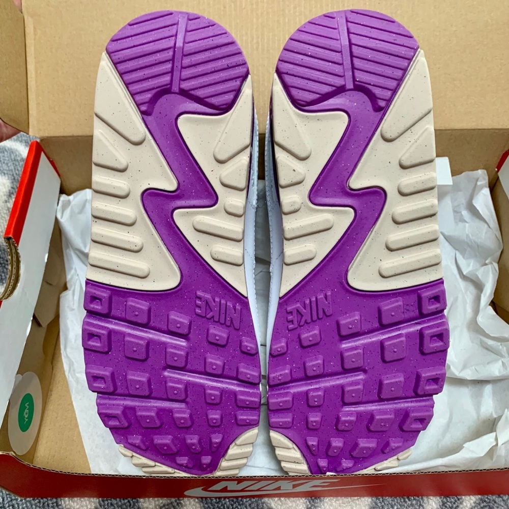 *SOLD* Nike Women’s Air Max 90 SE - Picture 4 of 5